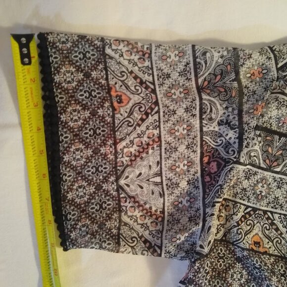 Mudd  M  button down polyester top   black/white/peach - Picture 12 of 12